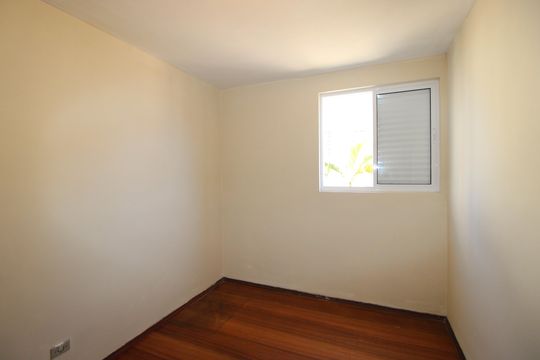 Quarto 1 de apartamento para alugar com 2 quartos, 57m² em Vila Carmosina, São Paulo