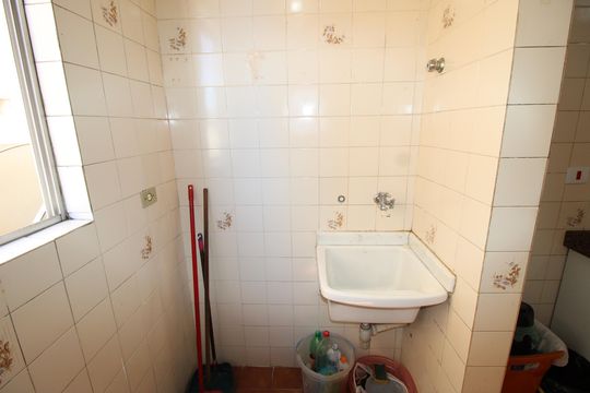 Área de Serviço de apartamento para alugar com 2 quartos, 57m² em Vila Carmosina, São Paulo