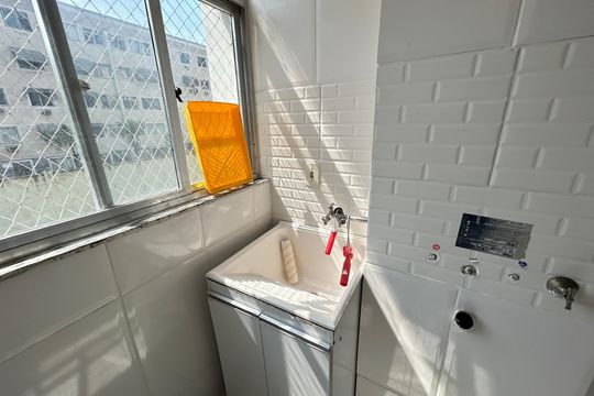 Área de Serviço de apartamento para alugar com 2 quartos, 45m² em Honório Gurgel, Rio de Janeiro