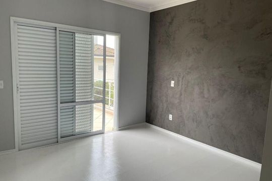 Casa à venda com 3 quartos, 250m² em Jardim Nova Suica, Valinhos