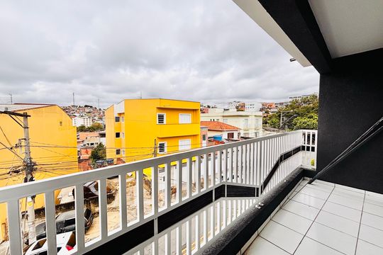 Sacada de casa para alugar com 3 quartos, 120m² em Parque Santa Teresa, Carapicuíba