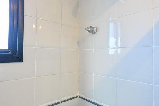 Banheiro de apartamento à venda com 1 quarto, 45m² em Vila Suzana, São Paulo