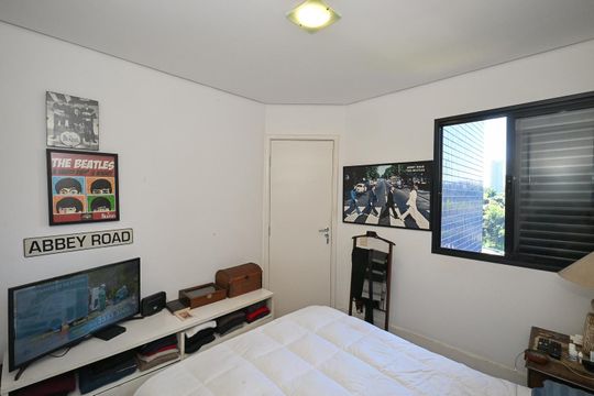 Quarto de apartamento à venda com 1 quarto, 45m² em Vila Suzana, São Paulo