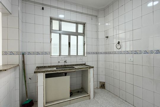 Cozinha de apartamento para alugar com 1 quarto, 45m² em José Menino, Santos