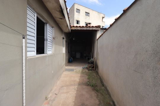 Corredor externo de casa à venda com 3 quartos, 217m² em Parque Marajoara, Santo André
