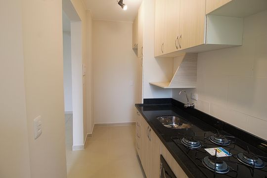 Cozinha de apartamento para alugar com 2 quartos, 60m² em Cristo Rei, Curitiba