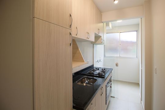 Cozinha de apartamento para alugar com 2 quartos, 60m² em Cristo Rei, Curitiba