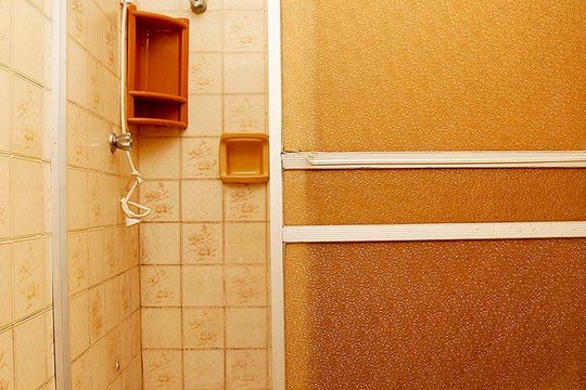 Banheiro de kitnet/studio para alugar com 1 quarto, 35m² em Centro Histórico, Porto Alegre