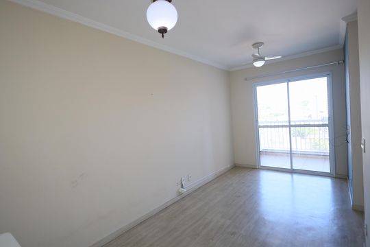 Sala de apartamento para alugar com 2 quartos, 55m² em Quitaúna, Osasco