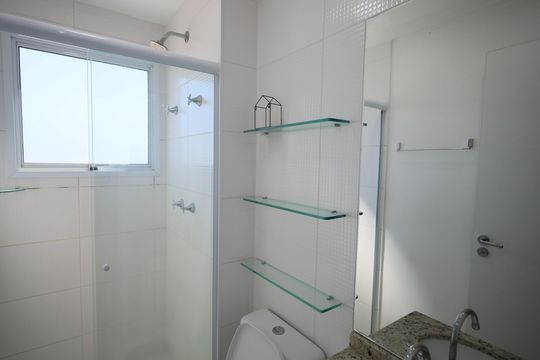 Banheiro da Suíte 1 de apartamento para alugar com 2 quartos, 55m² em Quitaúna, Osasco