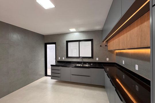Cozinha de casa de condomínio para alugar com 4 quartos, 222m² em Vargem Pequena, Rio de Janeiro