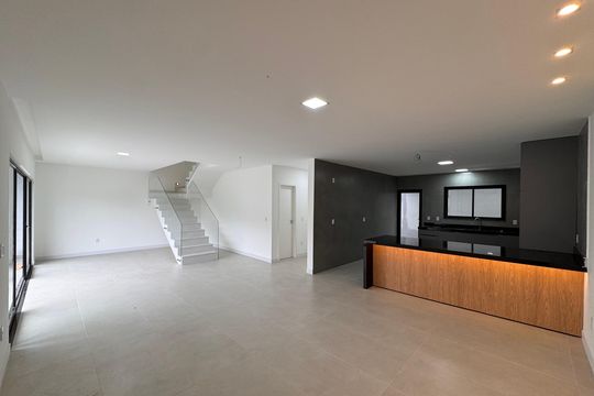 Casa de Condomínio para alugar com 4 quartos, 222m² em Vargem Pequena, Rio de Janeiro