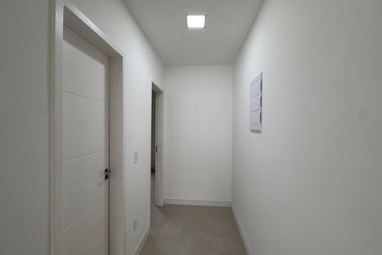 Corredor de casa de condomínio para alugar com 4 quartos, 222m² em Vargem Pequena, Rio de Janeiro