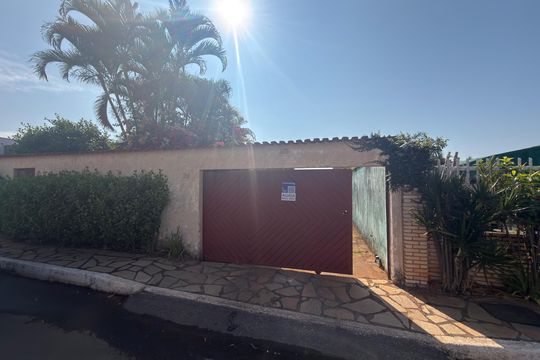 Fachada  de casa para alugar com 1 quarto, 70m² em Setor Habitacional Vicente Pires, Brasília