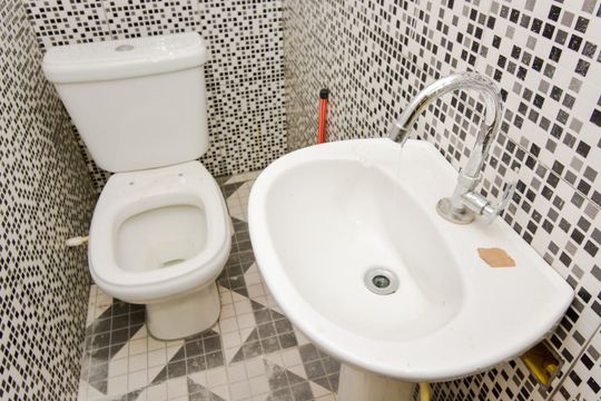 Banheiro de kitnet/studio para alugar com 1 quarto, 15m² em Jardim Paraiso, Guarulhos