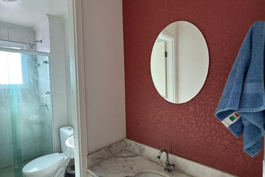 Banheiro de apartamento à venda com 2 quartos, 58m² em Vila Iracema, Barueri