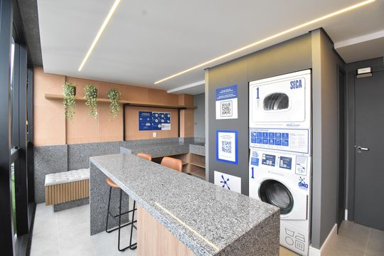 Área comum - Lavanderia de apartamento para alugar com 1 quarto, 20m² em Centro, Curitiba