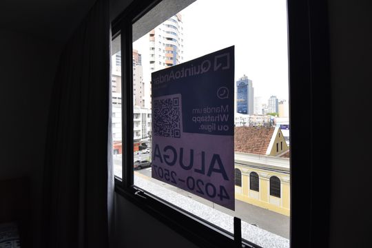 Placa de kitnet/studio para alugar com 1 quarto, 20m² em Centro, Curitiba
