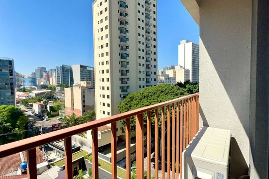 Varanda de kitnet/studio para alugar com 1 quarto, 28m² em Pinheiros, São Paulo