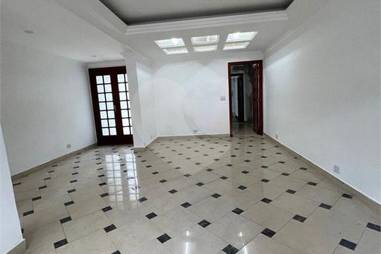 Casa à venda com 3 quartos, 200m² em Vila Irmaos Arnoni, São Paulo