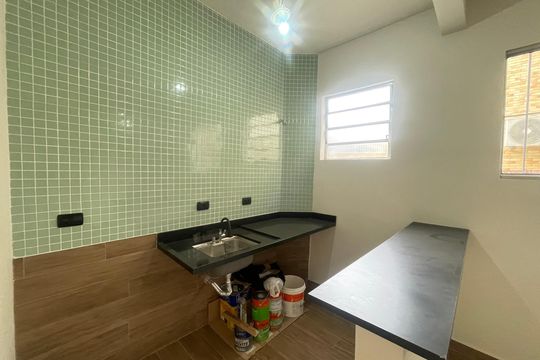 Cozinha de apartamento para alugar com 2 quartos, 43m² em Centro, São Vicente