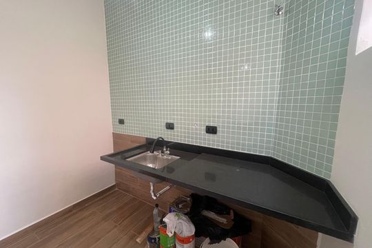 Cozinha de apartamento para alugar com 2 quartos, 43m² em Centro, São Vicente
