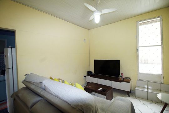 Sala de casa para alugar com 1 quarto, 70m² em Penha, Rio de Janeiro