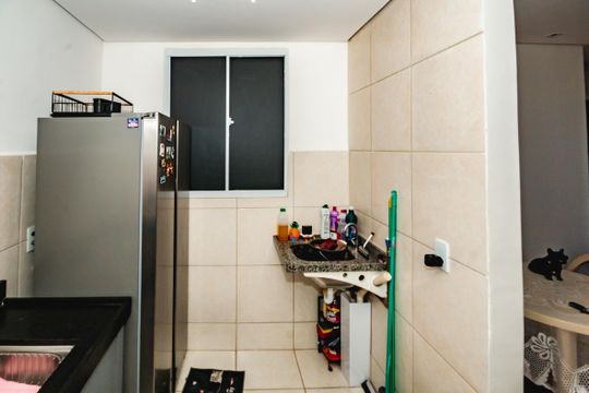 Cozinha de apartamento à venda com 2 quartos, 44m² em Serra Dourada, Vespasiano