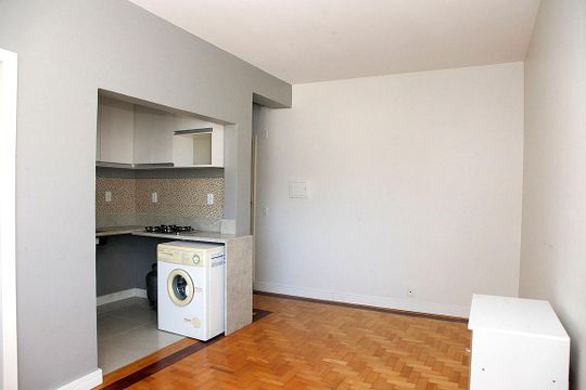Studio - Sala / Quarto de kitnet/studio à venda com 1 quarto, 25m² em Azenha, Porto Alegre
