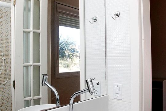 Banheiro de kitnet/studio à venda com 1 quarto, 25m² em Azenha, Porto Alegre