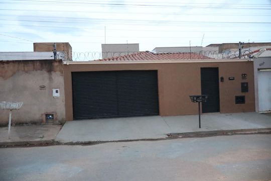 Casa para alugar com 3 quartos, 180m² em Acacias, Montes Claros