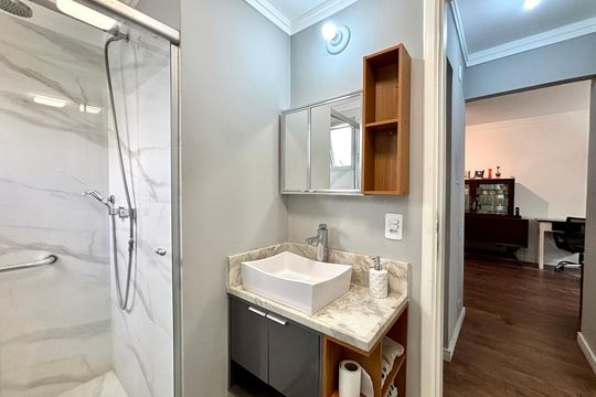 Banheiro de apartamento à venda com 1 quarto, 43m² em Jardim Paulista, São Paulo
