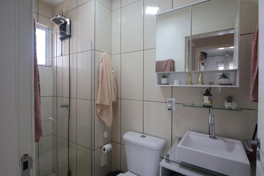 Banheiro de apartamento à venda com 2 quartos, 56m² em Igara, Canoas