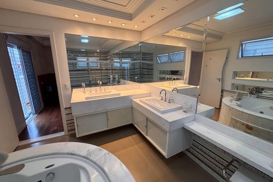 Banheiro Suíte 1 de casa à venda com 4 quartos, 277m² em Centro Alto, Ribeirão Pires