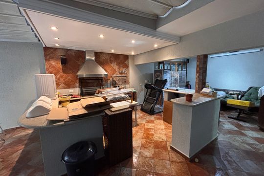 Churrasqueira de casa à venda com 4 quartos, 277m² em Centro Alto, Ribeirão Pires