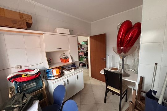 Cozinha edícula  de casa à venda com 4 quartos, 277m² em Centro Alto, Ribeirão Pires