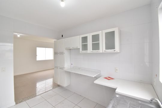 Cozinha de apartamento para alugar com 3 quartos, 96m² em Fanny, Curitiba