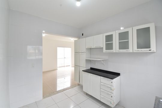 Cozinha de apartamento para alugar com 3 quartos, 96m² em Fanny, Curitiba