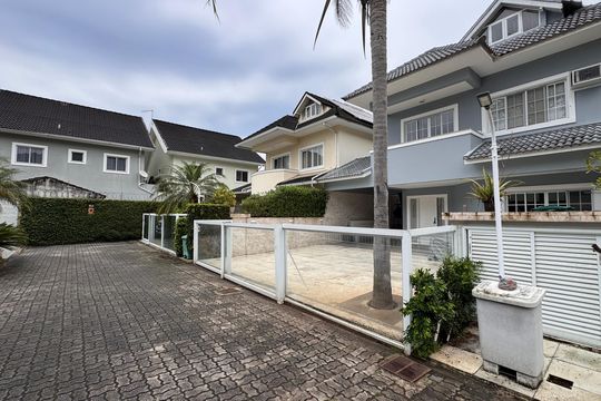 Fachada de casa de condomínio para alugar com 4 quartos, 175m² em Vargem Pequena, Rio de Janeiro