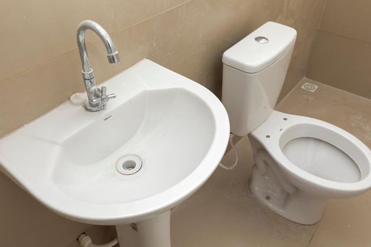 BANHEIRO SOCIAL de casa para alugar com 3 quartos, 100m² em Jardim Leonor, Campinas