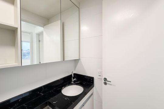 Banheiro de apartamento para alugar com 2 quartos, 37m² em Vila Jaraguá, São Paulo