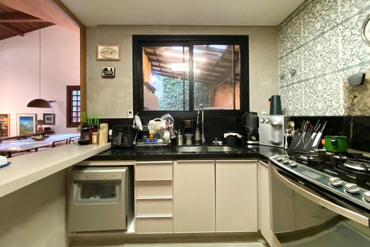 Casa de Condomínio à venda com 4 quartos, 230m² em Ville de Montagne, Nova Lima