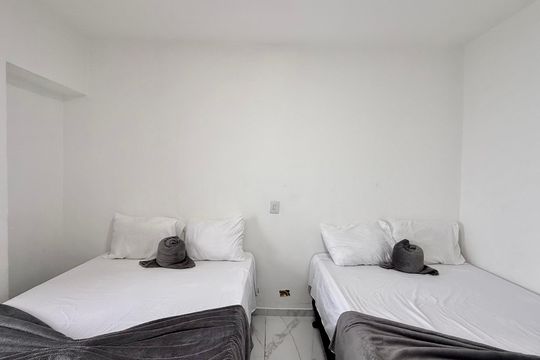 Quarto de apartamento para alugar com 3 quartos, 145m² em Morro do Maluf, Guarujá