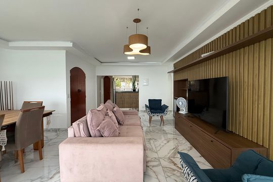 Sala de apartamento para alugar com 3 quartos, 145m² em Morro do Maluf, Guarujá