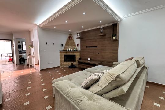 Casa de Condomínio para alugar com 4 quartos, 300m² em Jardim Lina, Cotia