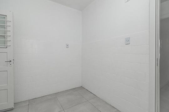 Cozinha de apartamento para alugar com 1 quarto, 48m² em Navegantes, Porto Alegre
