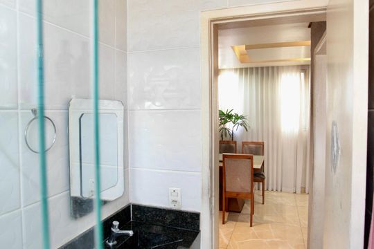 Banheiro Social de apartamento à venda com 2 quartos, 45m² em Bernardo Monteiro, Contagem