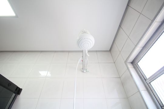 Banheiro de casa para alugar com 3 quartos, 216m² em Jardim Ipe, São Paulo