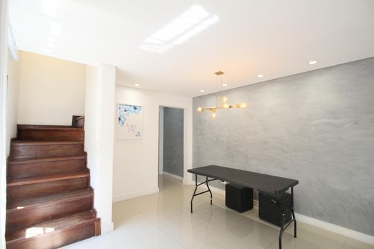 Sala de Jantar de casa para alugar com 3 quartos, 216m² em Jardim Ipe, São Paulo