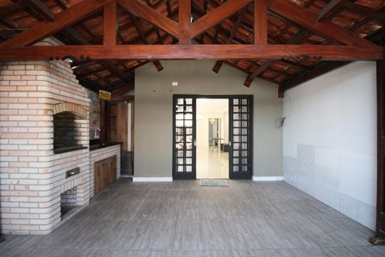 Varanda Gourmet de casa para alugar com 3 quartos, 216m² em Jardim Ipe, São Paulo